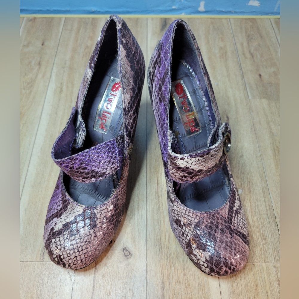 Ladies Two Lips shoes, purple reptile like pattern, size 8